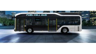 Toyota präsentiert seinen Brennstoffzellenbus, der im Notfall auch als Elektrogenerator genutzt werden kann. Bis zur Olympiade 2020 in Tokio sollen 100 Soras im Einsatz sein. (Toyota)