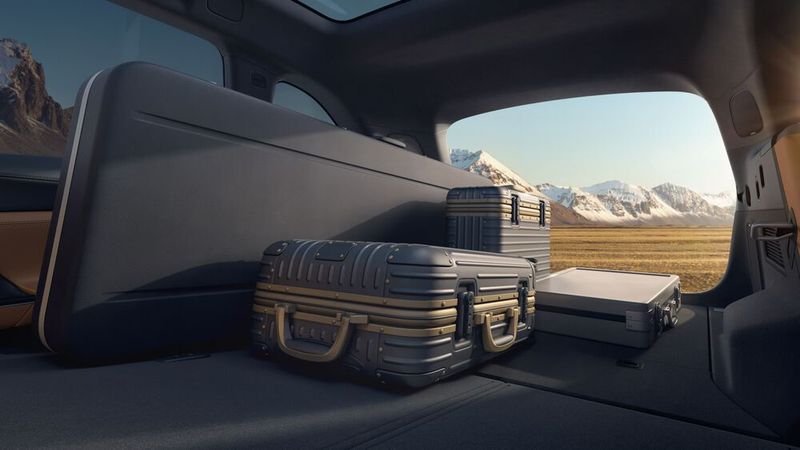 Das 660 Liter große Gepäckabteil im Xpeng G9 lässt sich auf klassische Weise auf fast 1.600 Liter vergrößern. (Bild: Xpeng)