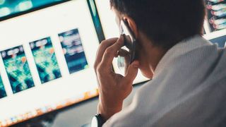 Die DIN EN ISO 20607 Sicherheit von Maschinen - Betriebsanleitung - Allgemeine Gestaltungsgrundsätze ist als harmonisierte Typ B Sicherheitsnorm angelegt und beinhaltet die Grundanforderungen für sicherheitsrelevante Aspekte der Betriebsanleitung. (Hima / gilaxia)