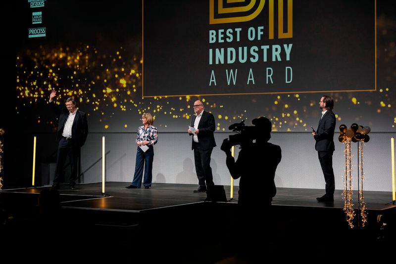 Die Chefredakteure und Chefredakteurin der Medienmarken präsentieren die Kategorien des Awards. (Bild: VCG / Human)