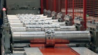 In rauer Umgebung zuverlässig: Pendelrollenlager der Serie Super-TF bewähren sich unter anderem in Walzwerksgerüsten.   (sspopov/Shutterstock)