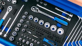 Die Steckschlüssel des 308-teiligen Werkzeugsortiments besitzen ein Zwölfkant-UD-Profil anstelle des üblicheren Sechskants. (Gedore)