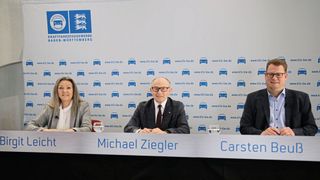 Schauen skeptisch auf 2024: Pressesprecherin Birgit Leicht, Präsident Michael Ziegler (M.) und Hauptgeschäftsführer Carsten Beuß. (Bild: Kfz-Gewerbe Baden-Württemberg)