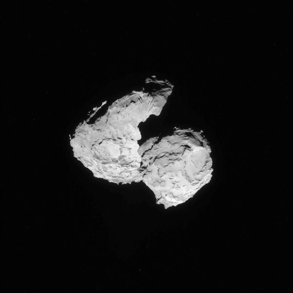 Dieses Bild des Kometen 67P/Churyumov-Gerasimenko wurde am 17. August 2014 von der Navigationskamera an Bord der Raumsonde Rosetta aus etwa 102 Kilometern Entfernung zum Kometen aufgenommen. (Bild: ESA)