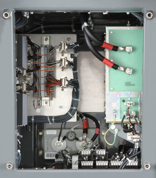 Der Umrichter des Velaro D: Rechts ist das Nachladegerät für die Wirbelstrombremse zu sehen. (Bild: Siemens AG)