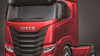 Weil das neue Dachprofil in die Aerodynamik des „Iveco S-Way“ integriert ist, ist dessen Kabine in jedem Punkt im Stehen zu begehen. (Iveco)