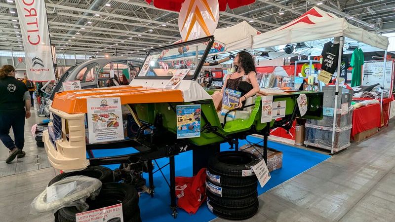 Alles für die 2-Zylinder-Modelle von Citroën bot dieser Händler an. (Bild: Dominsky )