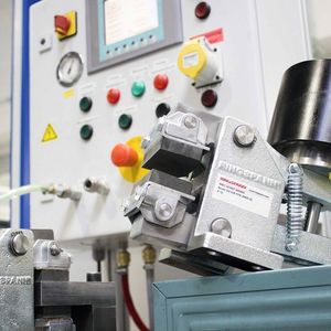 Das aktuelle Bremsen-Portfolio von Ringspann erstreckt sich über alle relevanten Bau- und Funktionstypen von Industriebremsen für die Anwendungen Stoppen, Regeln und Halten. Im Bild: eine federbetätigte, pneumatisch gelüftete DV 030 mit automatischer Verschleißnachstellung bei der Endabnahme.