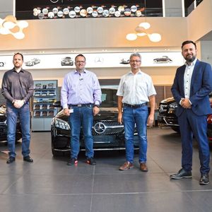 Das Team des Autohauses präsentierte der Jury des Digital Automotive Awards 2020 sein Konzept vor Ort im Unternehmen und zeigte auch, welche Voraussetzungen zunächst geschaffen werden mussten.(Bild:  Achter/»kfz-betrieb«)