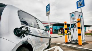 Laut Bundesnetzagentur gab es zum Stichtag 1. Januar 2022 in Deutschland 52.203 öffentliche Ladepunkte. (Bild: Tank & Rast)