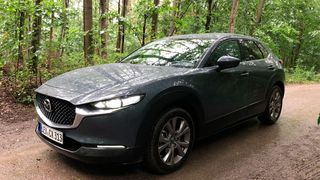 Mazda hat mit dem CX-30 ein kompaktes SUV auf dem Markt, das auf dem Modell „3“ basiert. (Bild: Jens Scheiner/»Automobil Industrie«)