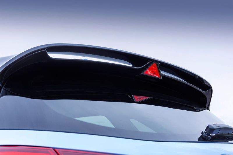 Die dritte Bremsleuchte ist beim i30 N triangelförmig. (Hyundai)