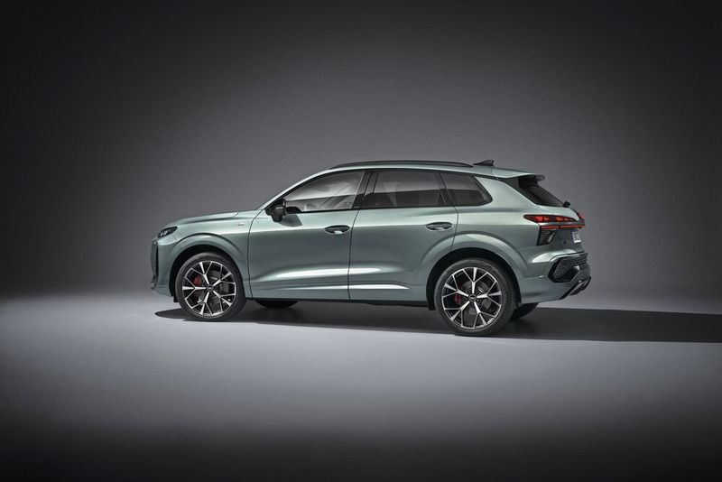 Technisch basiert das kompakte SUV auf der gleichen Premium-Plattform des VW-Konzerns wie die jüngst eingeführten Modelle A5, A6 und Q5. (Bild: Audi AG)