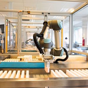 Abb.3: Mit dem Automatisierungsprojekt „White Motion“ werden Arbeitsabläufe im Routinelabor durch Robotik beschleunigt.(Bild:  Luwe Solutions)
