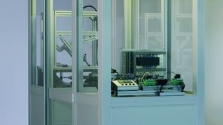 Bild 1: Bei dieser Profilgehäusekonstruktion steht die Sachlichkeit im Vordergrund. Die optisch ansprechenden, geschlossenen Profiloberflächen haben vor allem Maschinenfunktionen zu erfüllen. (Archiv: Vogel Business Media)