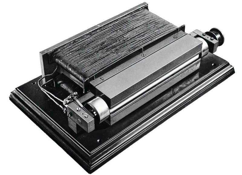 Die Dynamomaschine erfand Werner von Siemens 1866. Mit ihr wurde elektrische Energie in großen Mengen wirtschaftlich verfügbar, was den industriellen Einsatz von Elektromotoren ermöglichte. (Siemens AG Pressebilder)