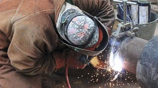 Bei hohen Temperaturen wird Chrom aus dem Stahl oxidiert und es bilden sich unter anderem schädliche Chrom-(VI)-Verbindungen.  (Bild: VTH/Kollaxo)