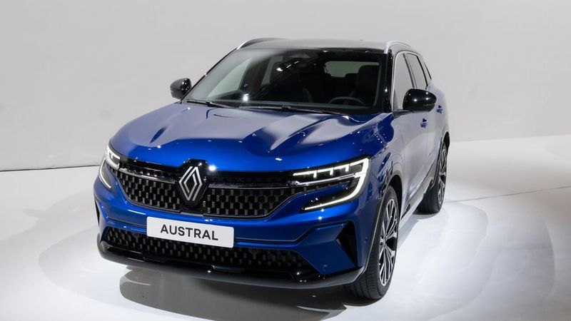 Typisch für einen Austral soll die Signatur des LED-Tagfahrlichts sein, deren Leiste über den Scheinwerfern beginnt und dann schwungvoll gen Zentrum der Front abbiegt. (Bild: Renault)
