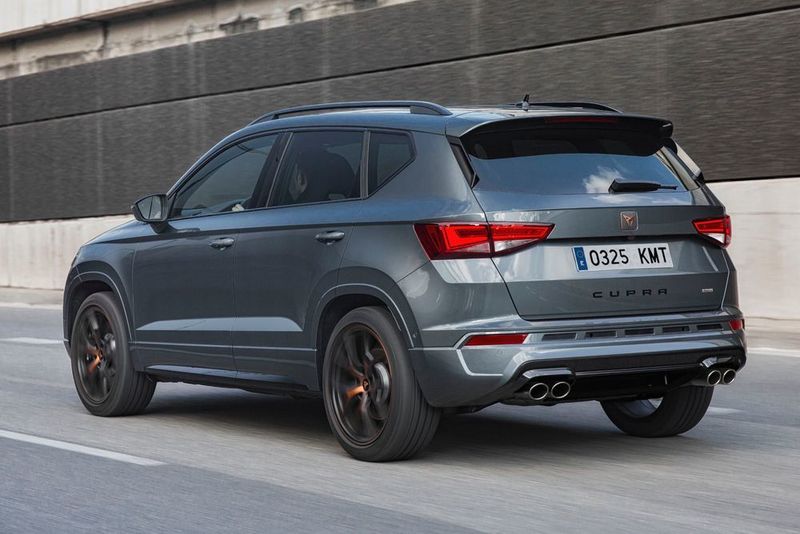 Der Grundpreis mit einer umfangreichen Serienausstattung beträgt 42.850 Euro. (Cupra)