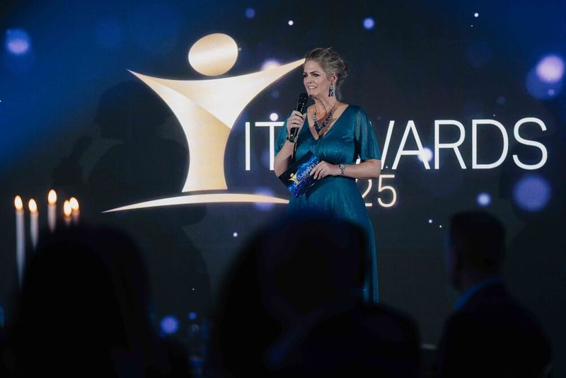 Moderatorin Margit Lieverz führt auch in diesem Jahr kompetent und charmant durch das Programm, das picke-packe voll ist.  (Bild: Manuel Emme Fotografie)