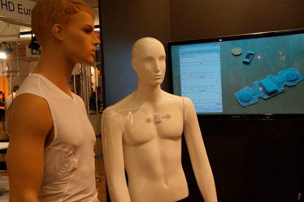 Das Holst Centre führte den Prototypen eines Pflasters vor, das wie ein Elektrokardiogramm Herzdaten misst, die zur Diagnose, Überwachung von Herzdaten oder Motivation zu einem gesünderen Lifestyle verwendet werden können. Das Pflaster ist tauglich für die Massenproduktion, und das elektronische Element ist wiederverwendbar. (Bild: Idzko)