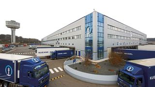 Über Sensoren können auch Informationen zu Umwelteinflüssen während des Transports abgerufen werden. (Bild: Kühne + Nagel)