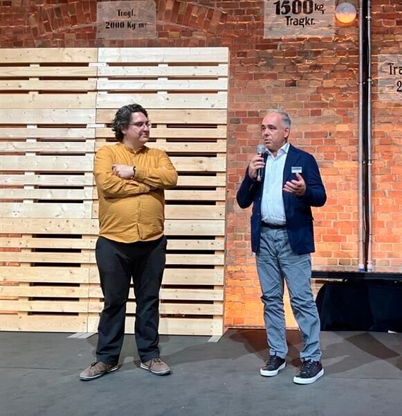 Oliver Lorenz (r.), Geschäftsführer von Wegweiser, mit NEGZ-Geschäftsführer Basanta Thapa. (Bild: Serina Sonsalla / Vogel IT-Medien)