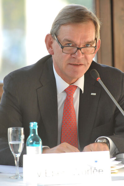Reinhold von Eben-Worlée, Vorsitzender des VCI-Ausschusses Selbstständiger Unternehmer (ASU), auf der VCI-Pressekonferenz (Bild: VCI/Fuest)