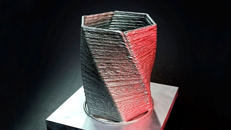 So kann ein additiv gefertigtes Metallbauteil aussehen, das mit der kollaborierenden WAAM-Anlage von Alotec Dresden an der BTU Cottbus-Senftenberg schichtweise aufgebaut wurde. (Bild: BTU Cottbus-Senftenberg)