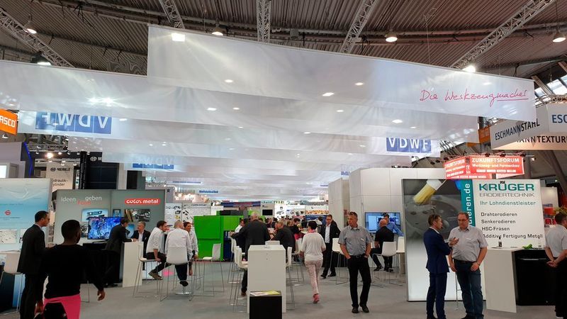 The largest booth has to be the VDWF area. Many small companies are spread across the space with lots of room for discussions. (Donath)