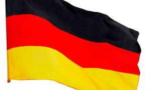 Die deutsche Flagge hängt konjunkturell nicht mehr ganz so schlapp am Mast. Denn laut Anlaysten gab es im ersten Quartal 2024 leichten Aufwind. Doch allzuviel sollte man von der weiteren Entwicklung der deutschen Wirtschaft in diesem Jahr nicht erwarten ... (Bild: Flaggomator)