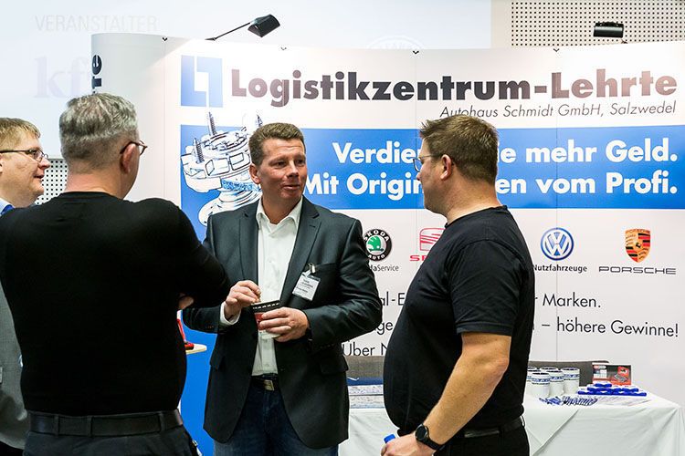 ... das Logistikzentrum Lehrte an ihren Ständen.  (Stefan Bausewein)