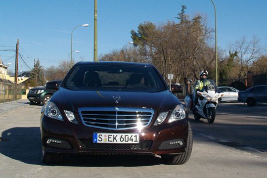 Selbst die Polizei zeigt Interesse an der neuen Limousine und träumt von einem neuen Dienstwagen. (Archiv: Vogel Business Media)