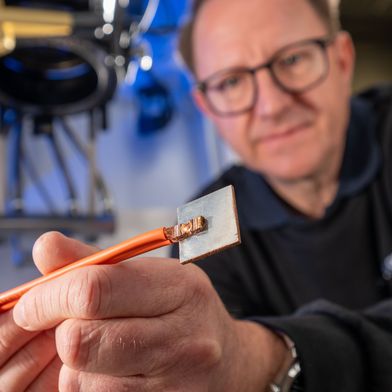 Die neue Laserlösung von Trumpf sorgt für effizientere Spannungsverteiler in Elektroautos.  (Bild: Trumpf)
