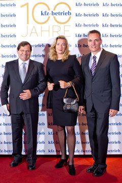 Axel und Ina Berger (CG Car-Garantie), Wolfgang Michel (Vogel Business Media) (Archiv: Vogel Business Media)