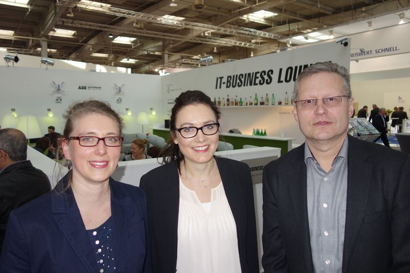 Das dexxIT-Team war ohne Selfie-Stange unterwegs: (v. l.) Michaela Schroll, Judith Kiesel und Hans-Jürgen Schneider (Bild: IT-BUSINESS)