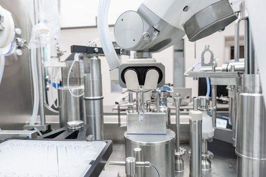 Der Einsatz von Robotik und KI ermöglicht eine Verringerung des Kontaminationsrisikos.(Bild:  Steriline)