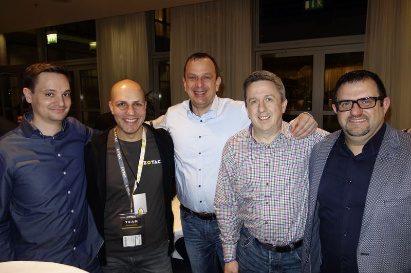 (v. l.) Andrew Richards, Schenker Technologies, Zisis Kasparidis, ZOTAC, Ralf Risch, Intel, Nils Stallmach, Seasonic, und Patris Soltanian, Patriot (Bild: IT-BUSINESS)