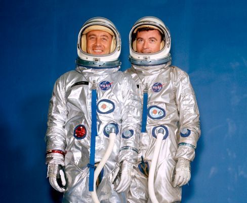 Die Astronauten Virgil I. “Gus” Grissom und John W. Young  (NASA)
