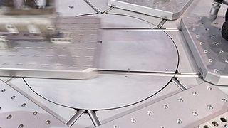 Mit dem Vorrichtungskarussell, hier mit 5 Paletten-Plätzen, werden die Stillstandzeiten von Messmaschinen reduziert. Bild: Horst Witte Gerätebau (Archiv: Vogel Business Media)