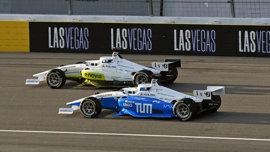 Mit Highspeed und ohne Mensch am Steuer – der autonome Rennwagen der TU München.(Bild:  Indy Autonomy Challenge)