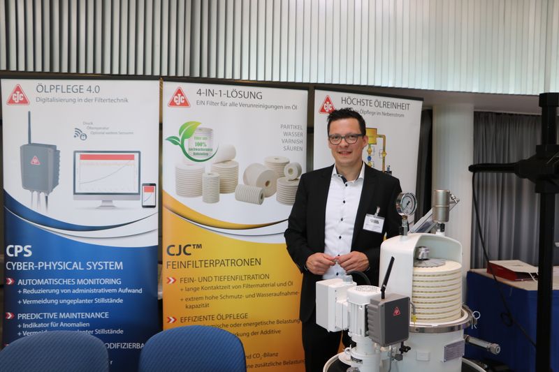 Karberg & Hennemann am Stand im Expobereich. (Vogel Communications Group GmbH & Co. KG)