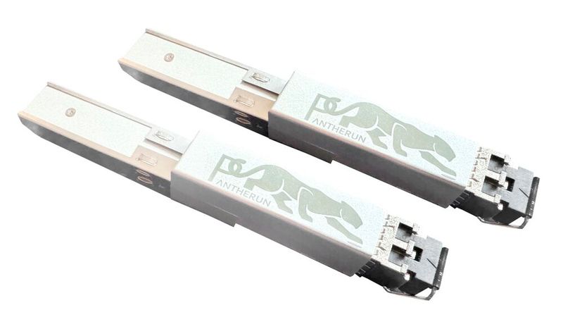Bild 1: Zwei Blaze-SFP+-Module bilden eine verschlüsselte Punkt-zu-Punkt-Verbindung direkt über die vorhandenen SFP+-Ports.(Bild:  Pantherun)