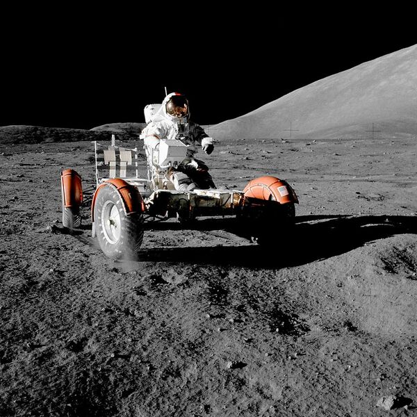 Das „Lunar Roving Vehicle“ im Einsatz auf der Mondoberfläche. (Bild: Nasa)