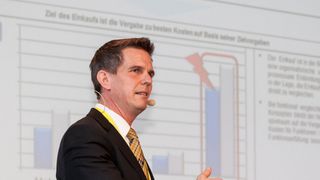 Dr. Andreas Rennet von PA Consulting gab Zulieferern eine Guideline für die sichere Einführung von Leichtbaukonzepten in den Markt. (Foto: Automobil Industrie/ Stefan Bausewein)
