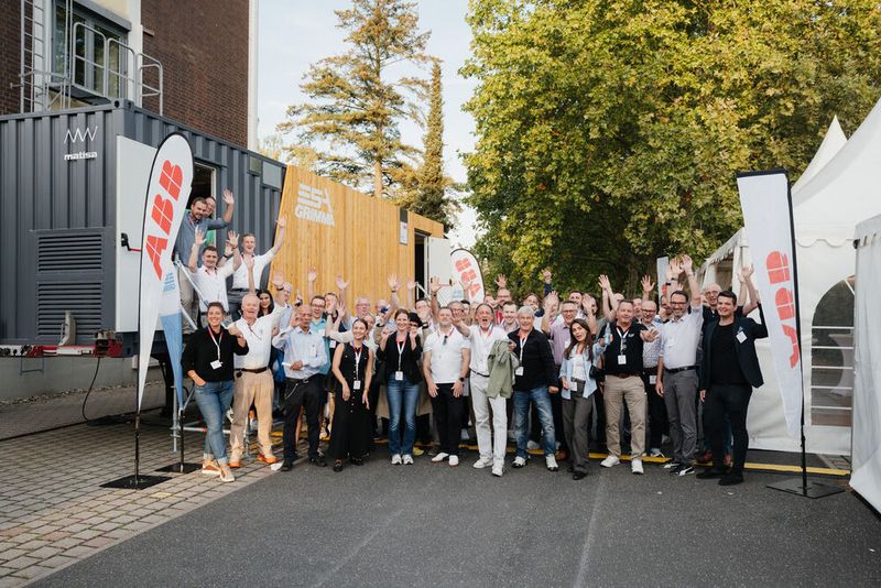 Am Vorabend des Datacenter Strategy Summit der Vogel IT-Akademie gab es bei der exklusiven Werksbesichtigung ABB in Heidelberg einen Blick hinter die Kulissen, den man sonst nicht bekommt. (Bild: Vogel IT-Akademie)