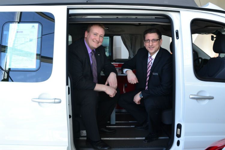 Die beiden Geschäftsführer Matthias (li.) und Andreas Kelch sehen sich in erster Linie als Mobilitätsdienstleister. (Foto: Mauritz)