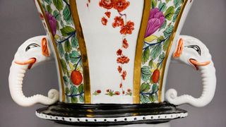 Restaurierte Elefantenkopf-Vase mit angesetztem Ersatz-Rüssel. Möglich gemacht hat diese Restauration ein 3D-Druck-Verfahren. (Porzellansammlung, Staatliche Kunstsammlungen Dresden, Foto: Heike Ulbricht)