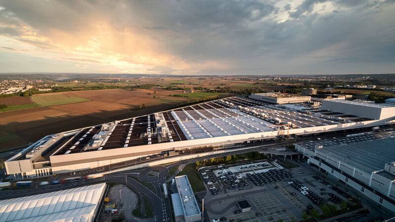 Rund 30 Fußballfelder groß und 730 Millionen Euro teuer: Die „Factory 56“ von Mercedes-Benz. (Mercedes-Benz)