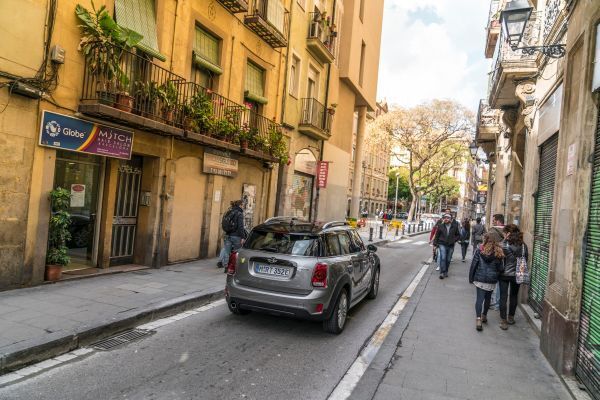 Im MINI Cooper S E Countryman ALL4 wird der Verbrennungsmotor mit einem modifizierten 6-Gang-Steptronic-Getriebe kombiniert. Er überträgt seine Kraft an die Vorderräder.   (Mini)